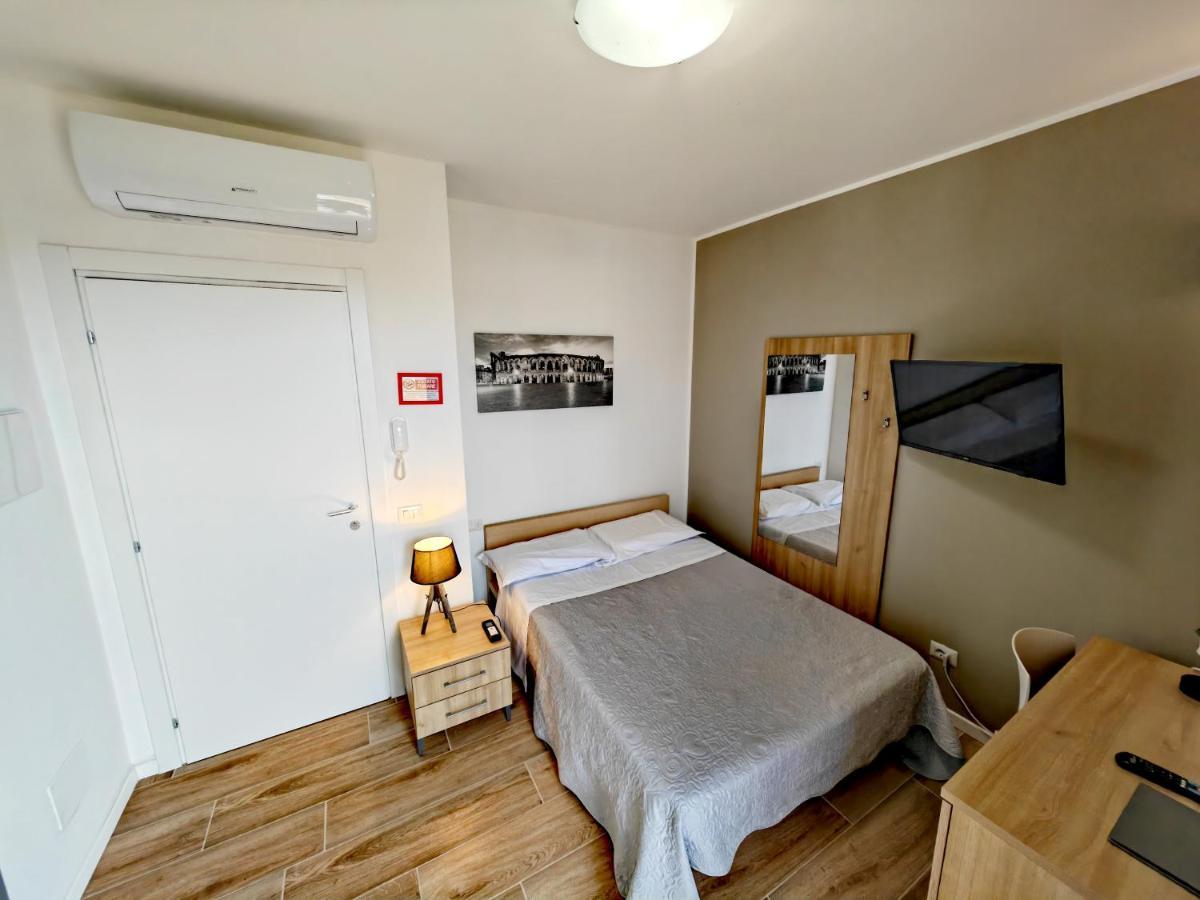 Residenza Delizia Camere & Appartamenti "Residenze Del Cuore" 维罗纳 外观 照片